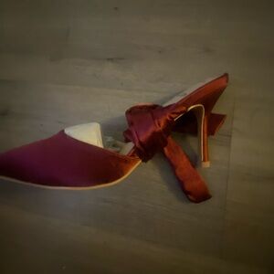 Lulu's Burgundy pointed toe heels